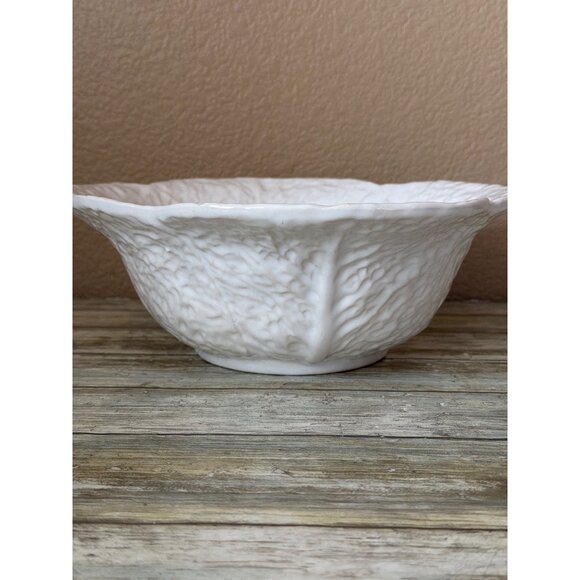 Olfaire Portugal White Majolica Cabbage Leaf Serving Bowl 10" Bordallo Style Vin - Picture 2 of 12